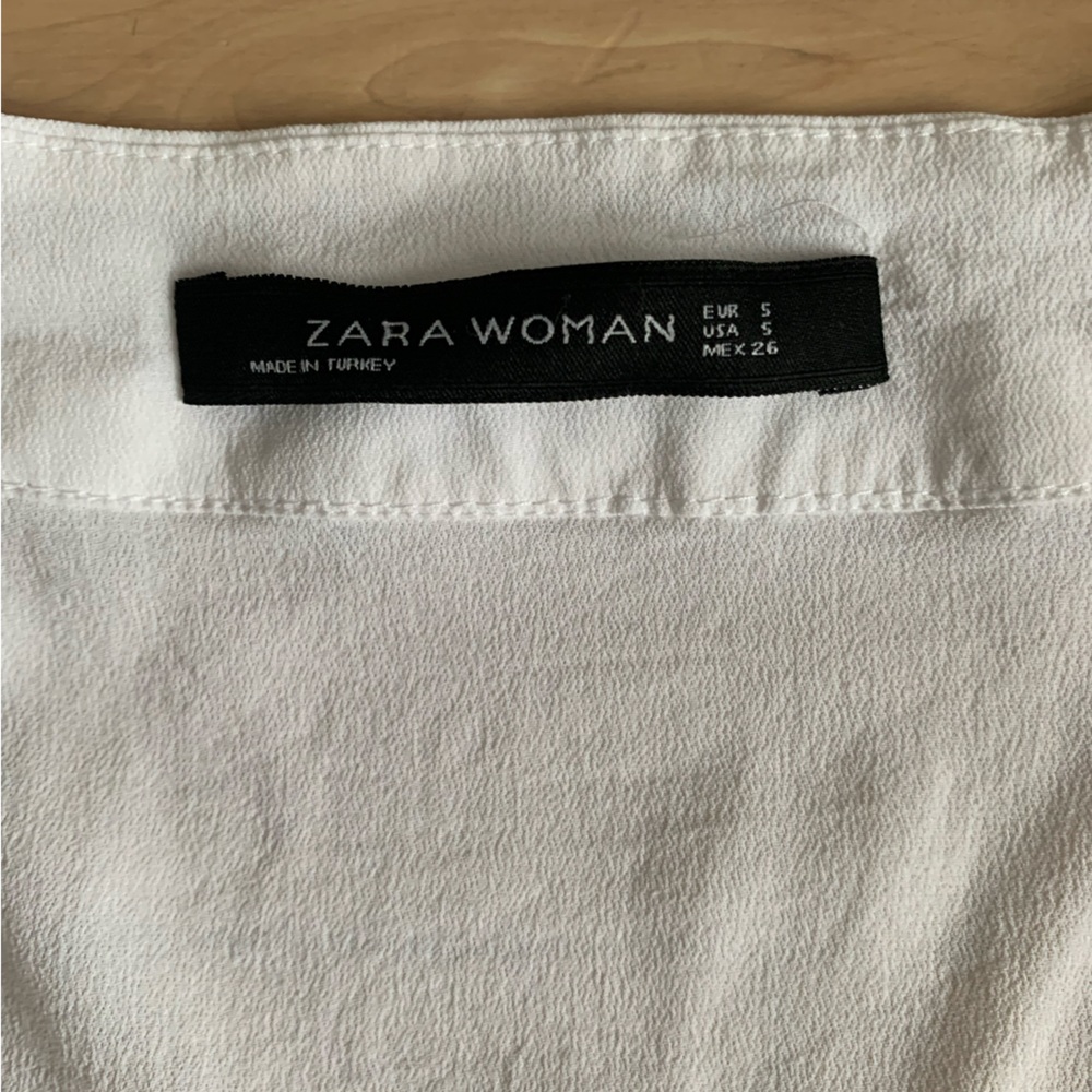ZARA - White V-Neck Knit Top | Minimalist French Girl Style - Picture 3 of 8